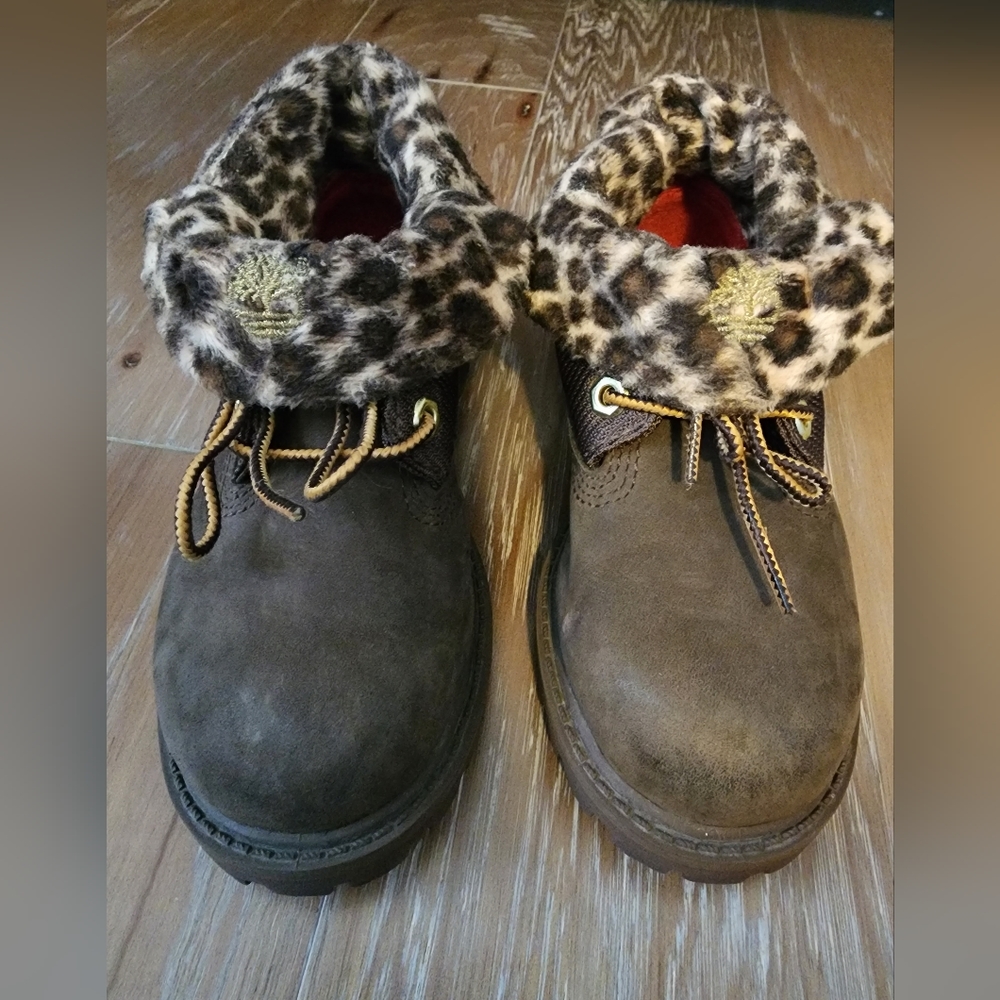 Girls size 10M Timberland roll down boots. Choc brown/leopard print. Adorable. - Picture 1 of 5